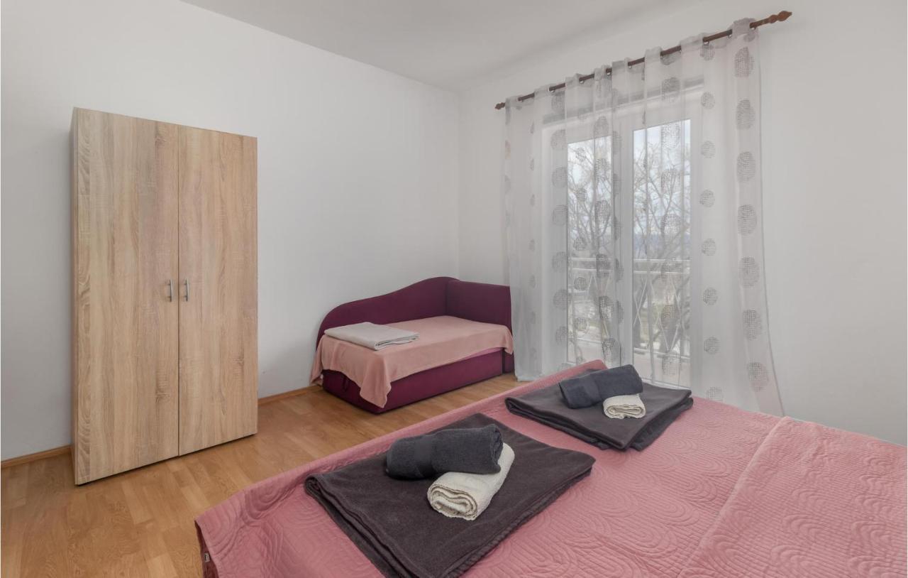 2 Bedroom Stunning Apartment In Novi Vinodolski Eksteriør billede