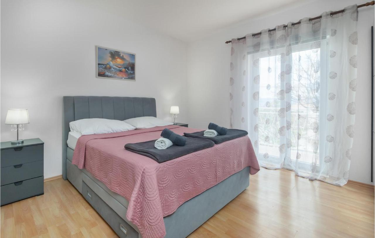 2 Bedroom Stunning Apartment In Novi Vinodolski Eksteriør billede
